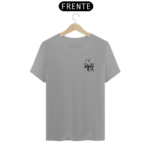 CAMISETA - T SHIRT QUALITY - MENINO SENTADO