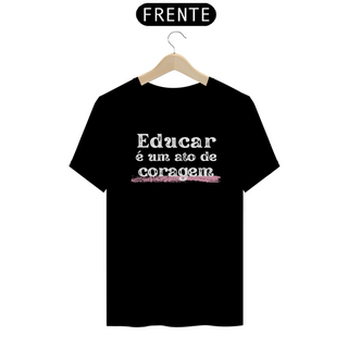 Camiseta Educar é um ato de coragem