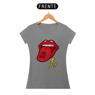 Camiseta feminina para o Dia do Rock com estampa de boca com língua pra fora tipo Rolling Stones.