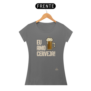 Camiseta baby long estonada com a frase Eu Amo Cerveja e imagem de uma bela caneca de Chopp.