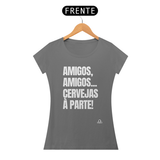 Camiseta engraçada baby long estonada com frase “amigos, amigos, cervejas à parte”