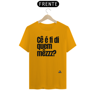 Nome do produtoCamiseta com frase engraçada “Cê é fí di quem mezzz?”, com sotaque mineiro.