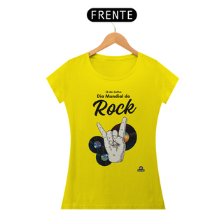 Nome do produtoCamiseta feminina retrô com disco de vinil e mão fazendo chifre celebrando o dia mundial do rock.