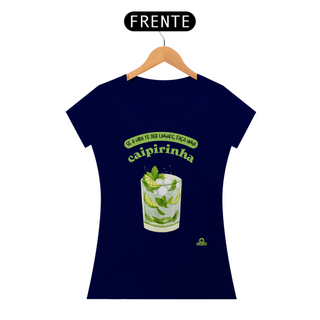 Nome do produtoCamiseta feminina de barman com estampa do tradicional drink brasileiro: caipirinha, e frase 