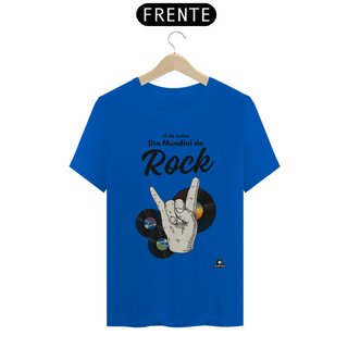 Nome do produtoCamiseta retrô com disco de vinil e mão fazendo chifre celebrando o dia mundial do rock.