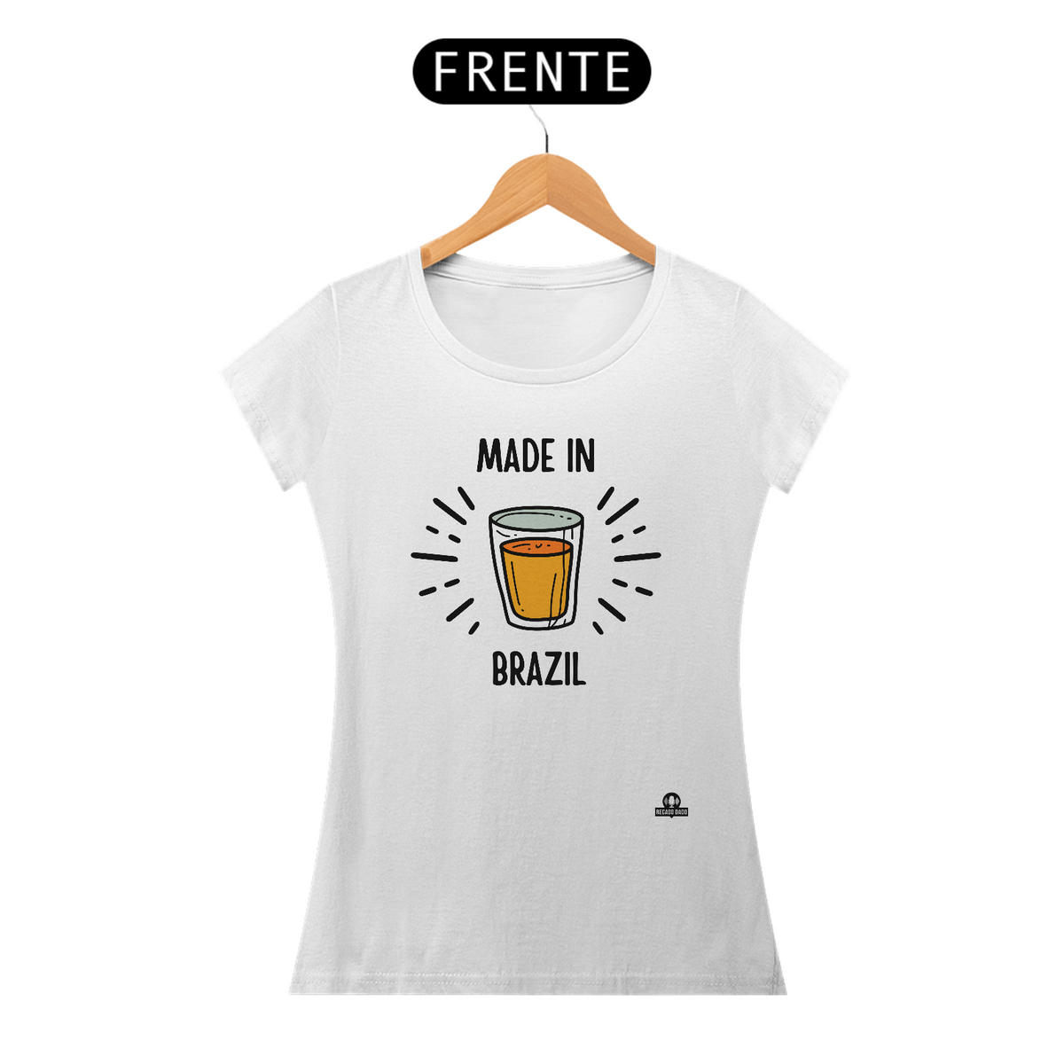 Nome do produto: A combinação perfeita: camiseta \'Made in Brazil\' com estampa de copo americano, um verdadeiro símbolo da cultura brasileira!