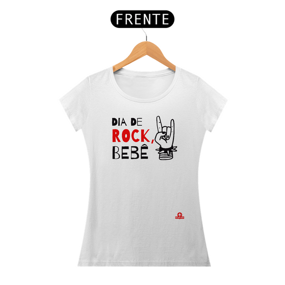 Camiseta feminina com mão fazendo chifrinho e frase 