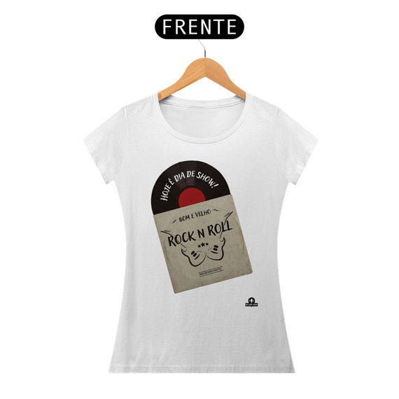 Camiseta feminina com frase 