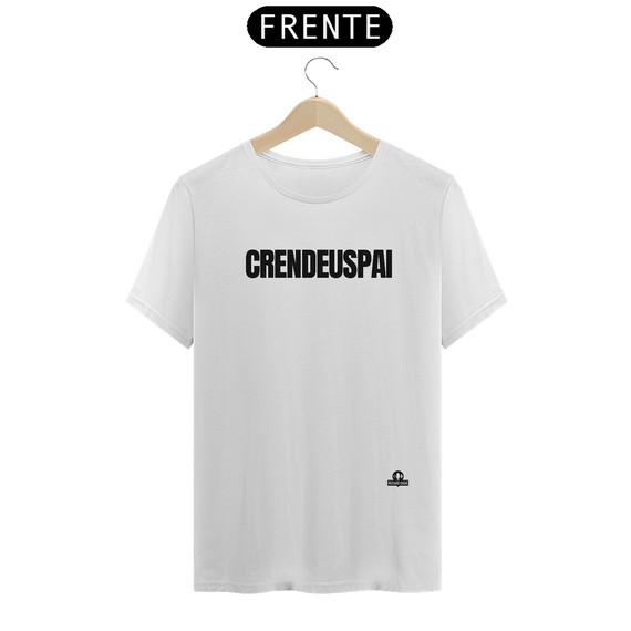 Camiseta com sotaque mineiro “Crendeuspai”, gíria regional que se espalhou por todo o Brasil.