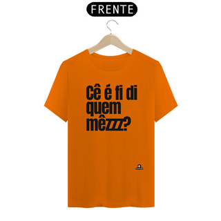 Nome do produtoCamiseta com frase engraçada “Cê é fí di quem mezzz?”, com sotaque mineiro.