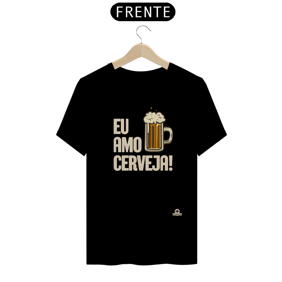 Nome do produto: Camiseta com a frase Eu Amo Cerveja e imagem de uma bela caneca de Chopp.