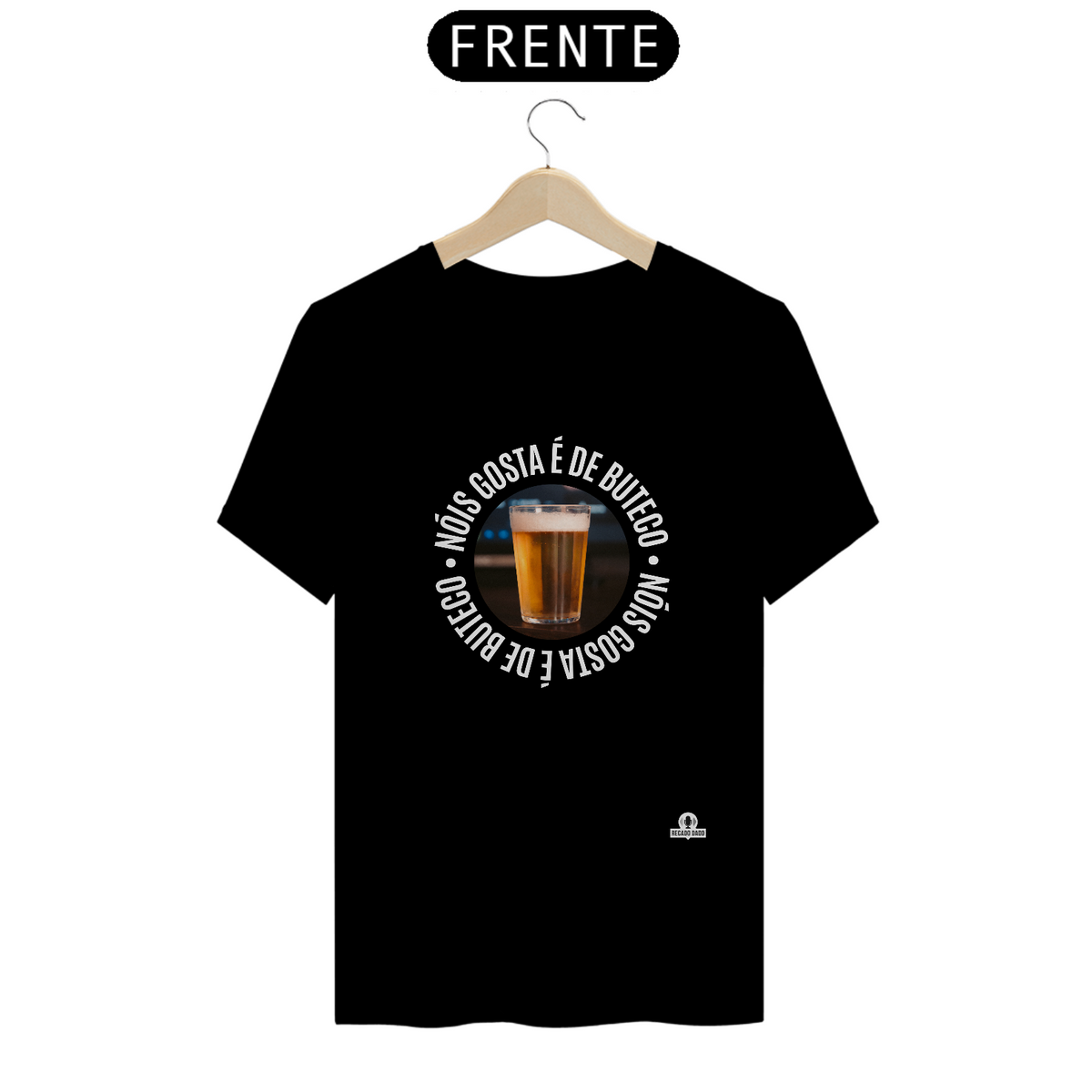 Nome do produto: Camiseta “Nóis Gosta É de Boteco” com imagem de um Copo americano de Cerveja.