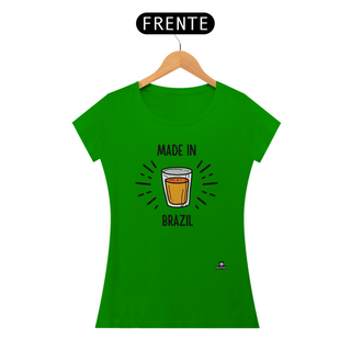 Nome do produtoA combinação perfeita: camiseta 'Made in Brazil' com estampa de copo americano, um verdadeiro símbolo da cultura brasileira!