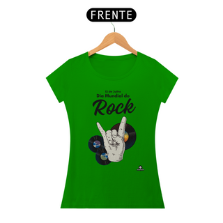 Nome do produtoCamiseta feminina retrô com disco de vinil e mão fazendo chifre celebrando o dia mundial do rock.