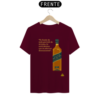 Nome do produtoCamiseta  com estampa de Garrafa de Whisky e frase melancólica 