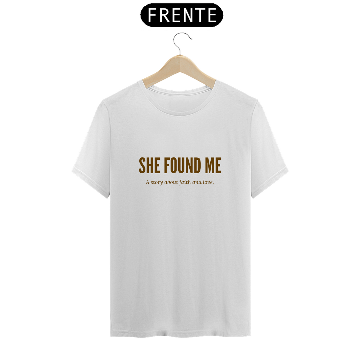 Nome do produto: Camisa She Found Me - Drop dos namorados