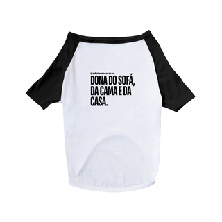 Nome do produtoT-shirt Pet - Dona do sofá. da cama e da casa