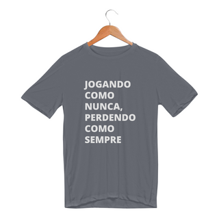 Nome do produtoCamiseta Unissex Sport Dry UV – 'Jogando como nunca, perdendo como sempre'