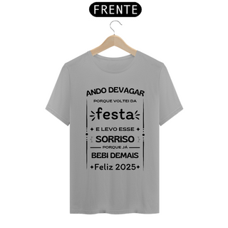 Nome do produtoCamiseta Classic Algodão - Ando Devagar Porque Voltei da Festa E Levo Esse Sorriso Porque Já Bebi Demais - Feliz 2025