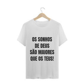 CAMISETA T-SHIRT - OS SONHOS DE DEUS SÃO MAIORES QUE OS TEUS