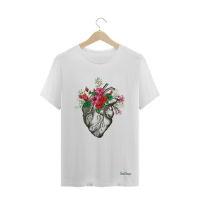 Camiseta Coração Florido