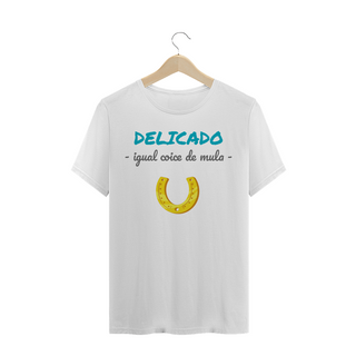 Camiseta Quality Estampa Frase - Delicado igual coice de mula