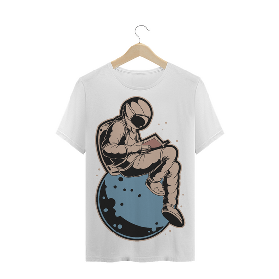 Camiseta Prime Estampa Astronauta Lendo