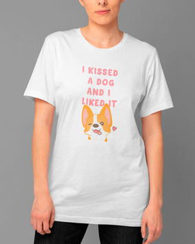 Camiseta I Kissed a Dog