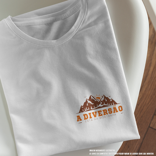 Camiseta Masculina a Diversão Esta na Montanha 