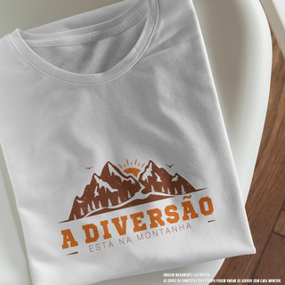 Camiseta Feminina a Diversão Esta na Montanha