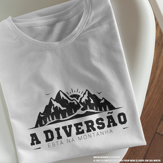 Camiseta Masculina A Diversão Esta na Montanha
