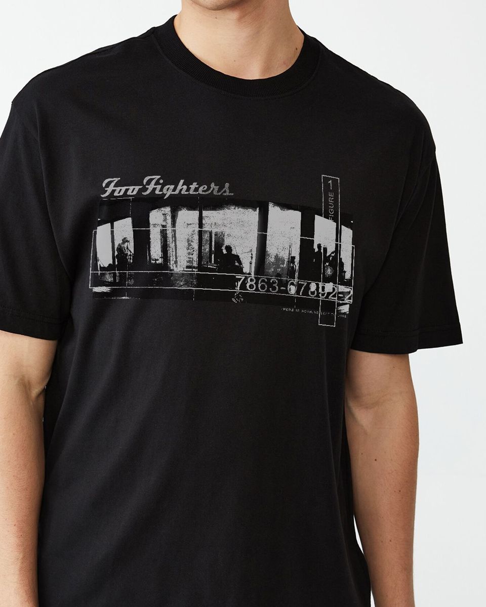Nome do produto: Camiseta Foo Fighters There Mind The Gap Co.