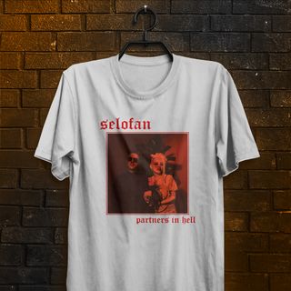 Nome do produtoCamiseta Selofan - Partners in Hell