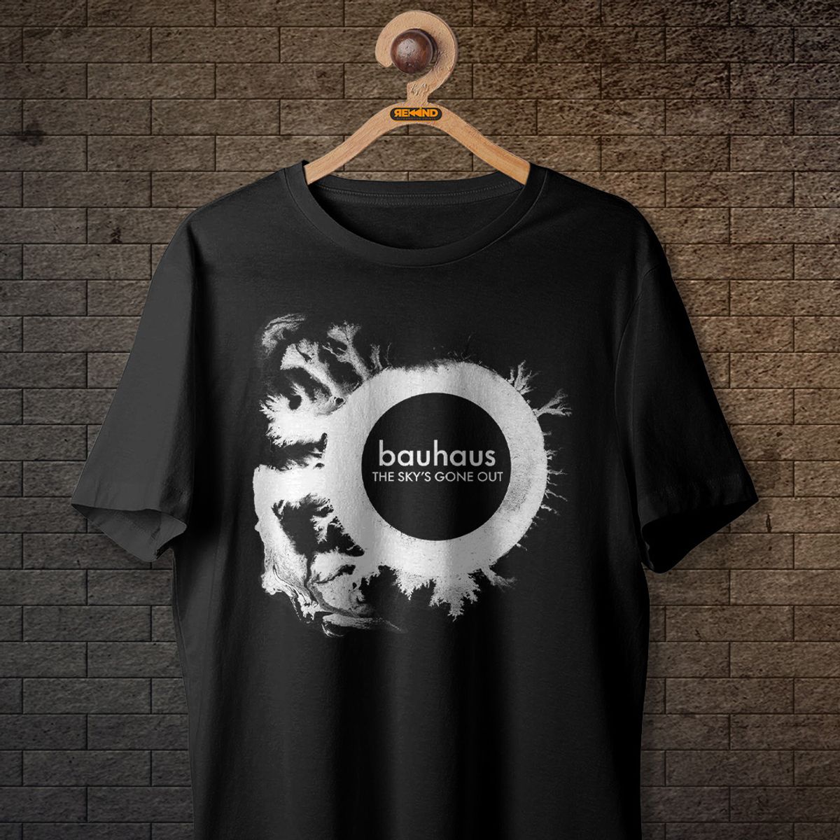 Nome do produto: Camiseta Bauhaus - The Sky\'s Gone Out