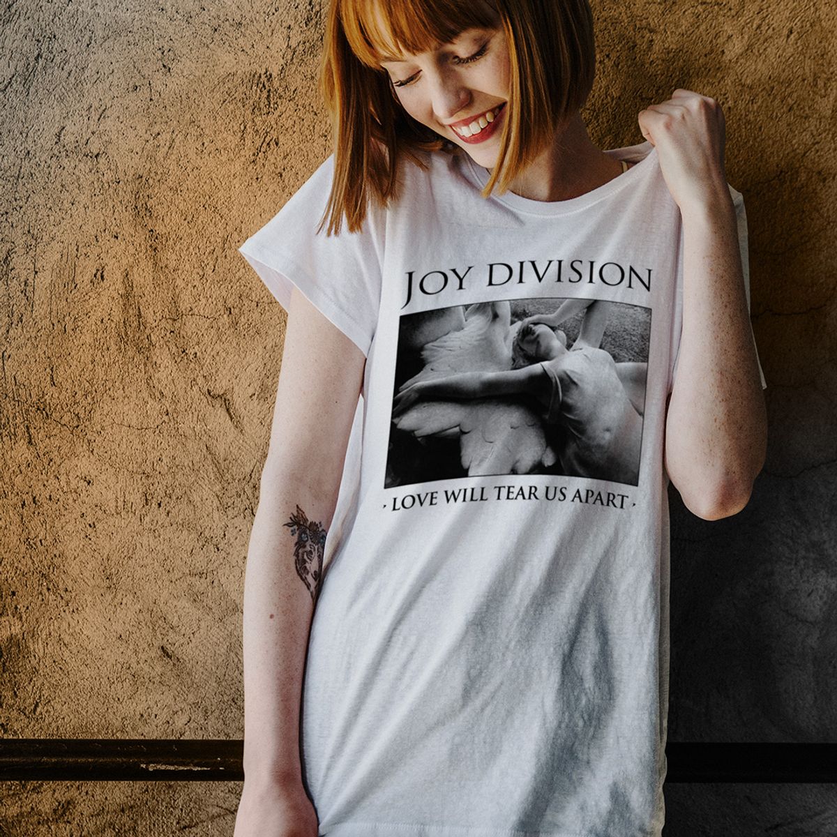 Nome do produto: Baby Look Joy Division - Love - Logo Preto