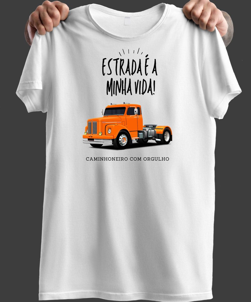 Nome do produto: CAMISETA CAMINHONEIRO ESTRADA É MINHA VIDA SCANIA 111S JACARÉ