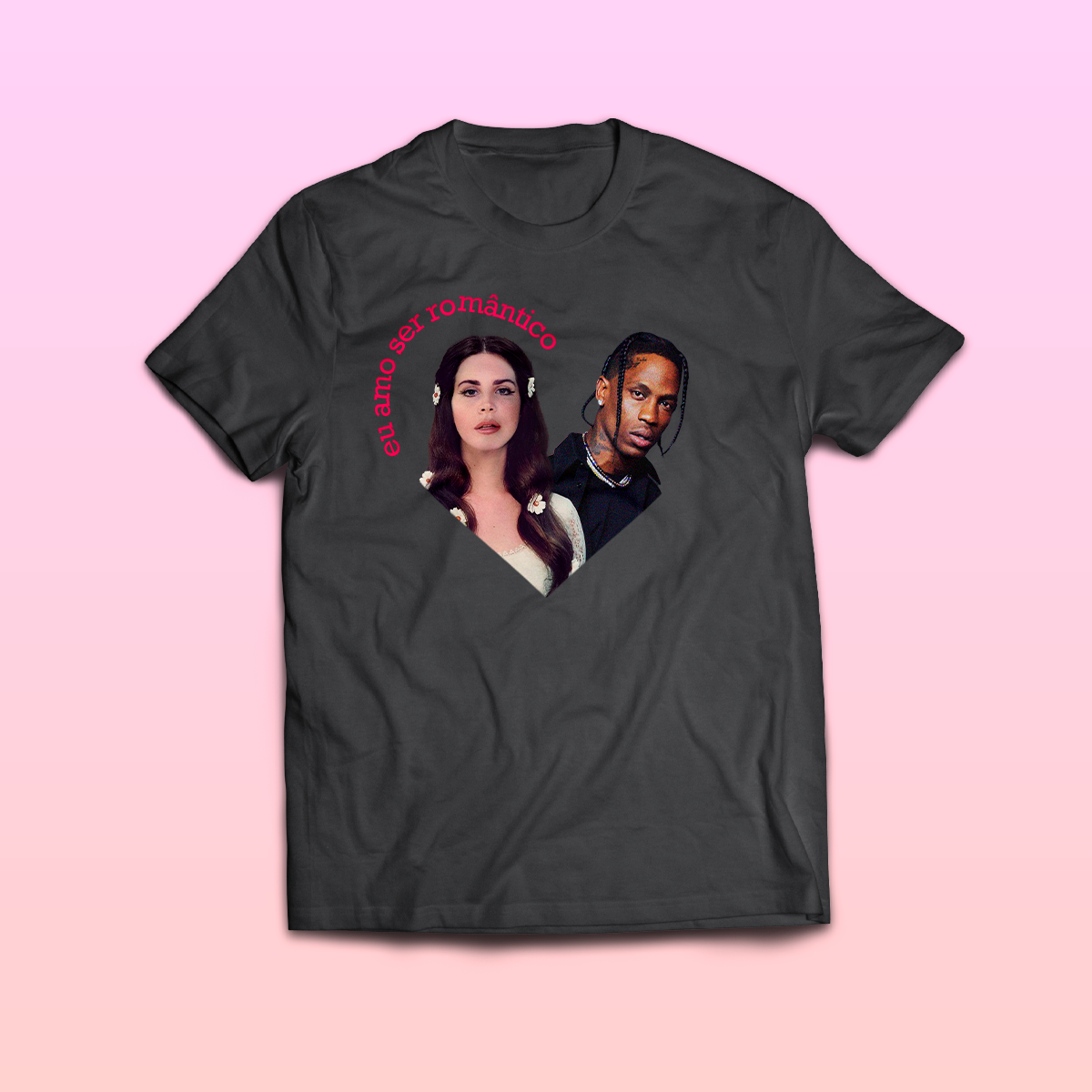 Nome do produto: Camiseta Eu Amo Ser Romântico Com Travis Scott e Lana Del Rey
