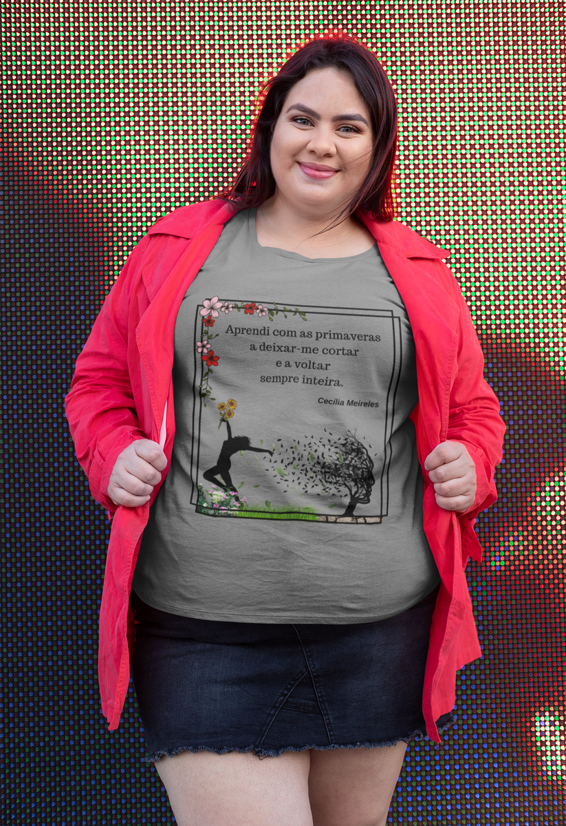 Nome do produto: T-shirt Plus Size Cecília Meireles