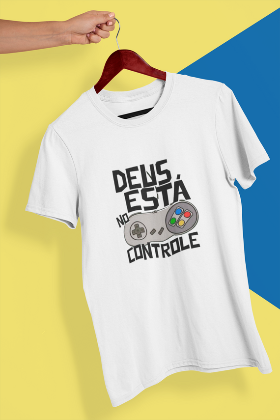 T-shirt Unissex - Deus Está no Controle