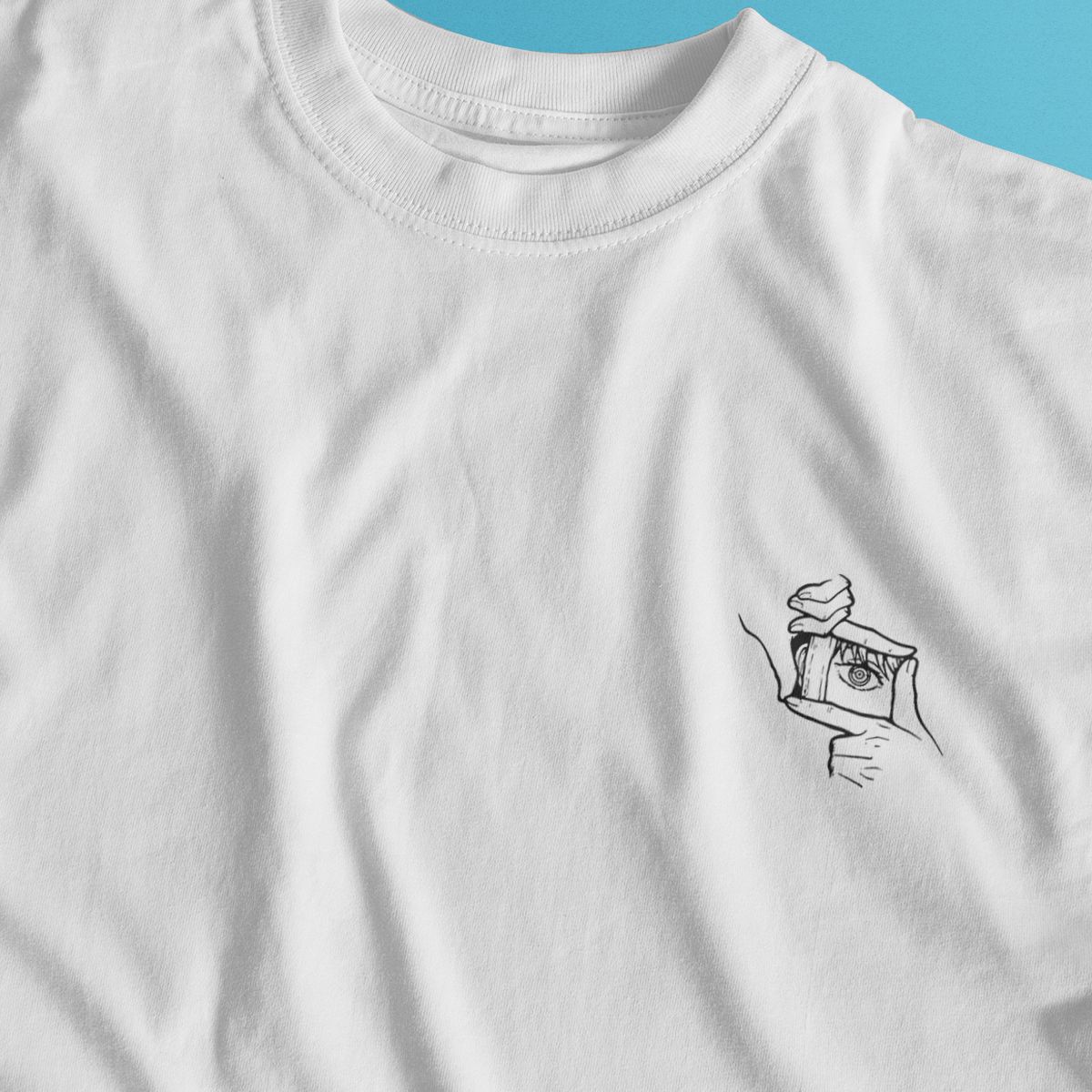 Nome do produto: Camiseta Minimalista Branca - Olho da Makima