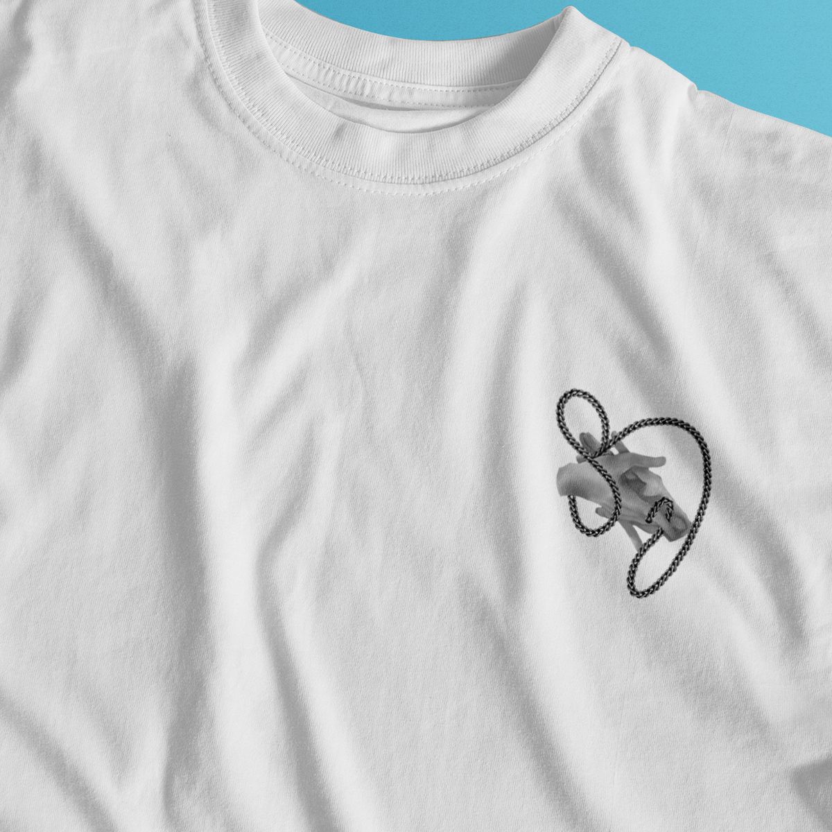 Nome do produto: Camiseta Minimalista Branca - Makima