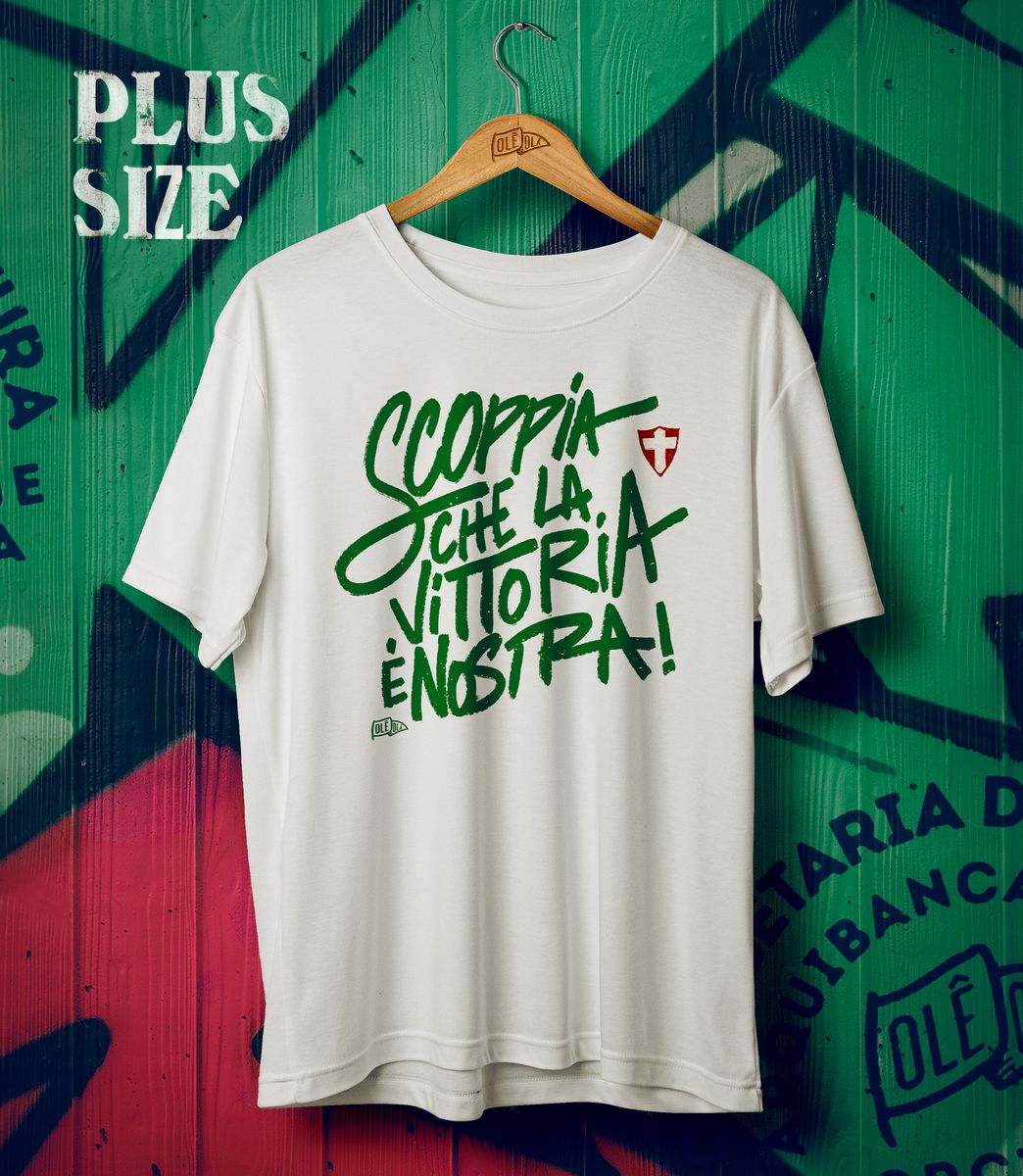 Nome do produto: Camiseta //SCOPPIA CHE LA VITTORIA É NOSTRA!// PLUS SIZE
