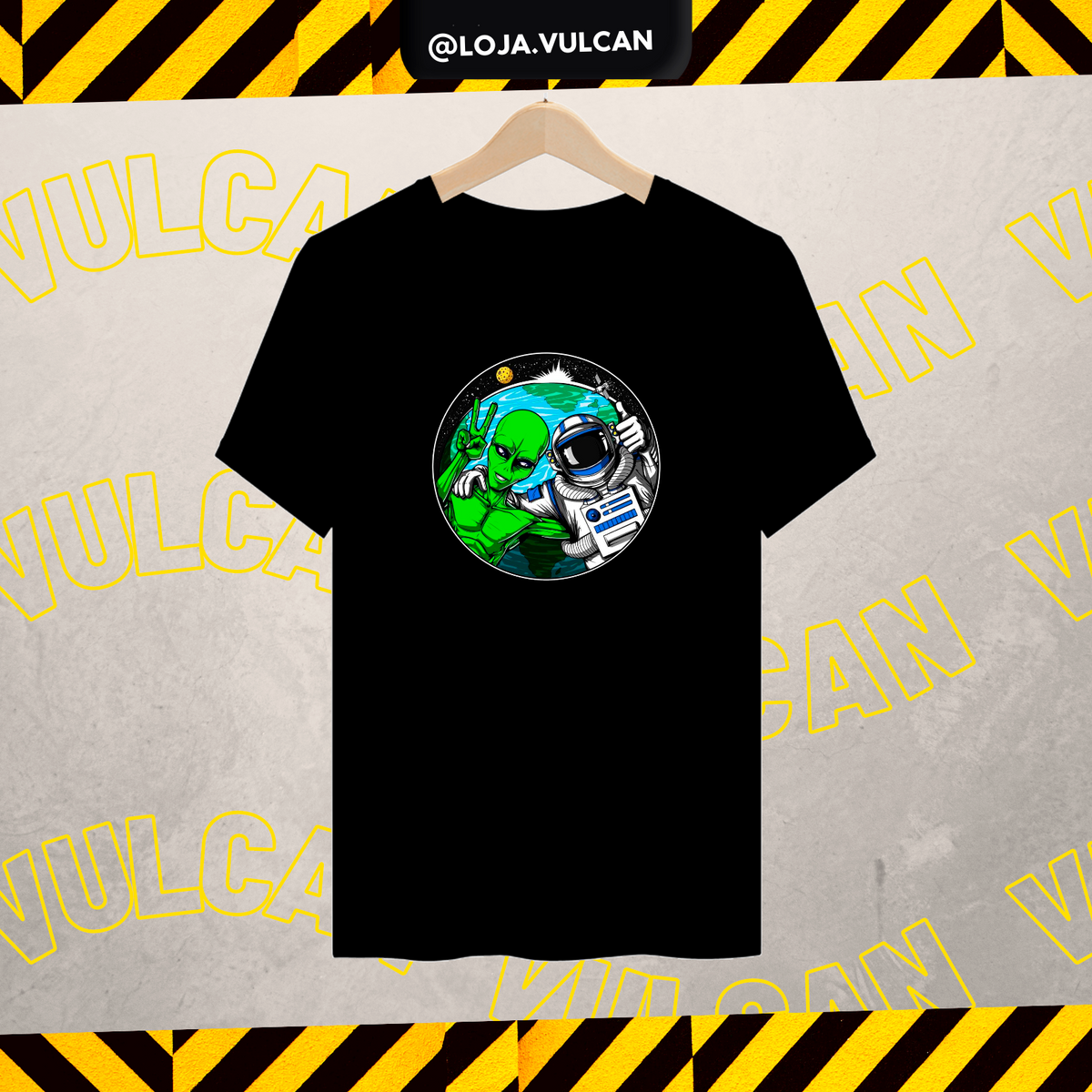 Nome do produto: CAMISETA - ALIEN FRIEND