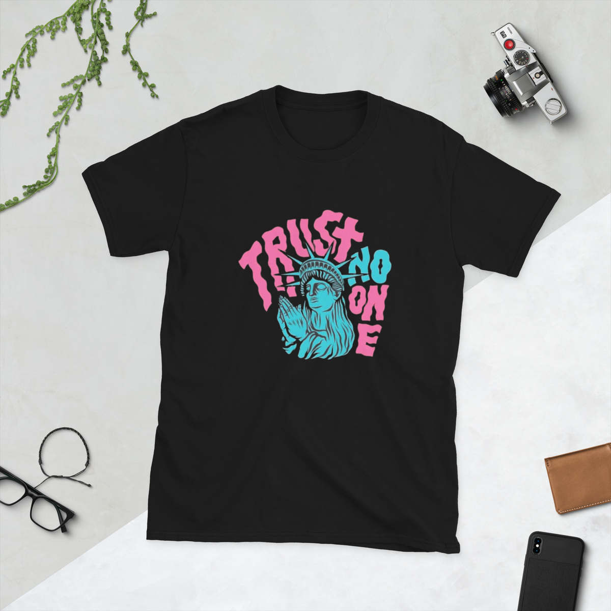 Nome do produto: CAMISETA - TRUST NO ONE