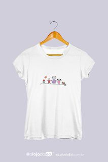 MAE COM FILHO E FILHA - Camiseta Quality Estampada Desenho de Criança