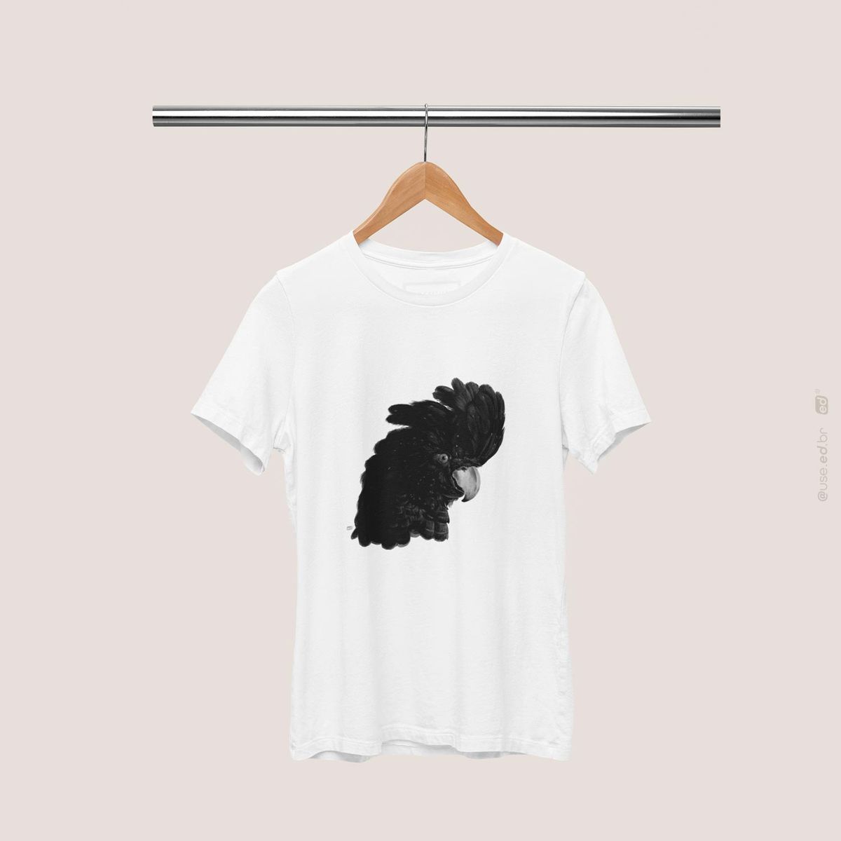 Nome do produto: Black Macaw - Camiseta Estampa Arara Preta Quality Branca