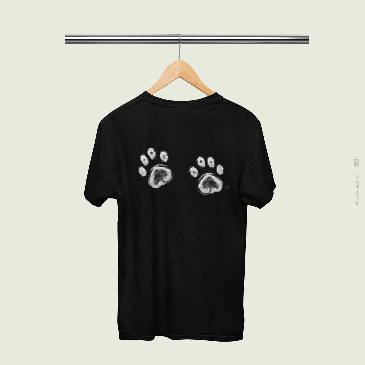 Nome do produto: Pegadas do Meu Cachorro - Camiseta Estampa Pegadas do Meu Cachorro