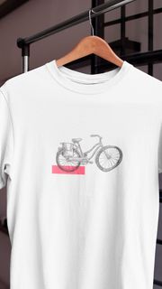 Nome do produtoCamiseta Plus Size Branca Estampada Bicicleta Vintage