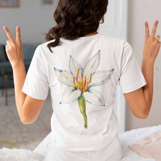 Nome do produtoLilium Candidum - Camiseta Baby Long Floral Lírio Branca