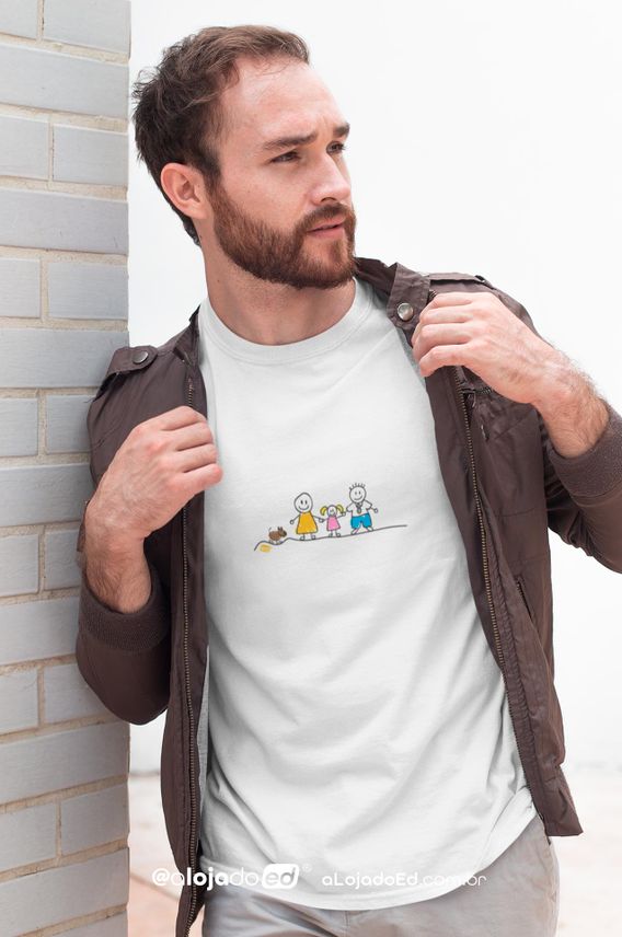 CACHORRO, MAE, FILHA E PAI - Camiseta Quality Estampada Desenho de Criança